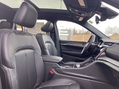 New 2025 Jeep Grand Cherokee L Limited w/ Black Appearance Package image 11