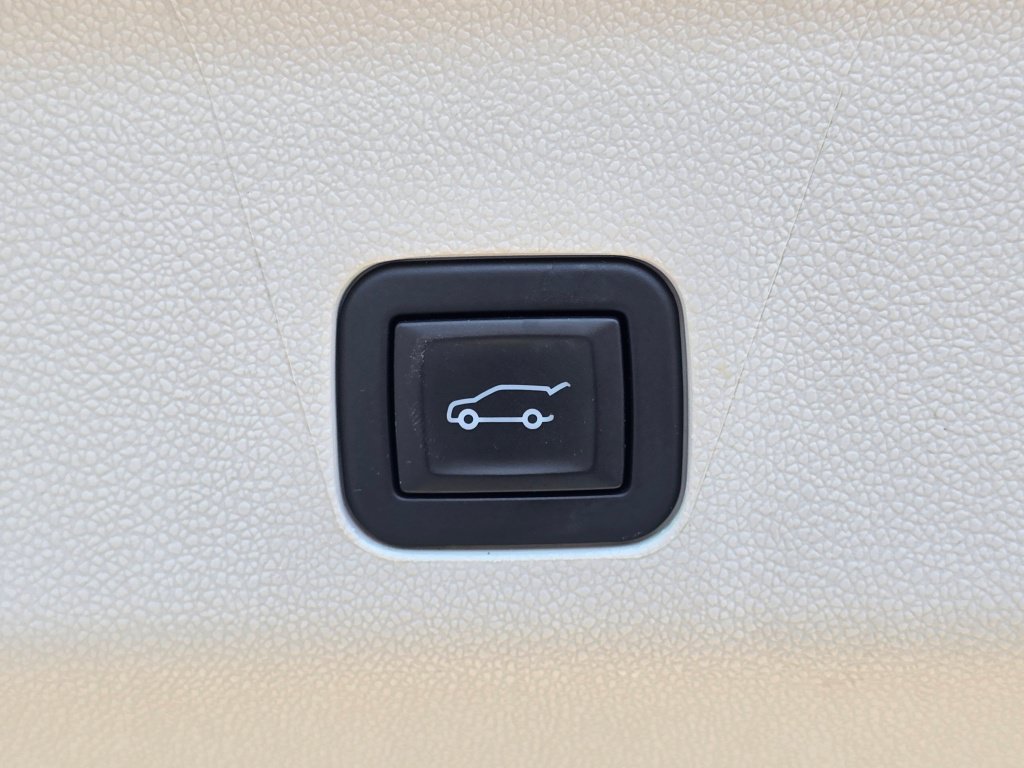 Certified 2024 Cadillac Escalade Premium Luxury Platinum AWD/4WD image 26