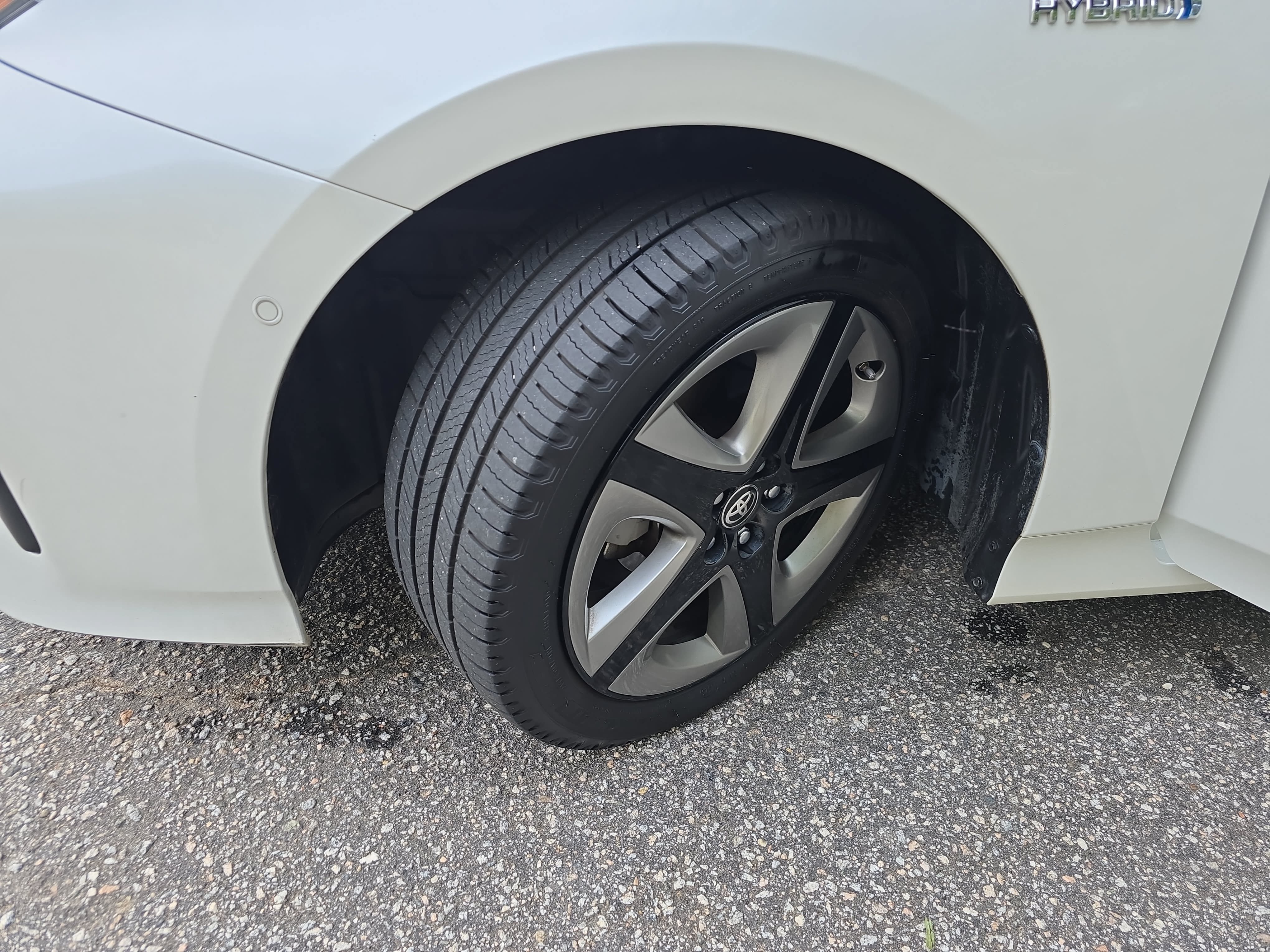 Used 2019 Toyota Prius XLE FWD image 30