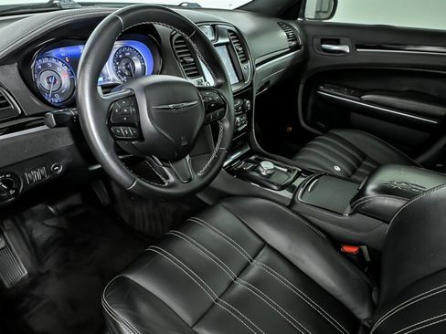 Used 2018 Chrysler 300 S w/ 300S Premium Group RWD image 16