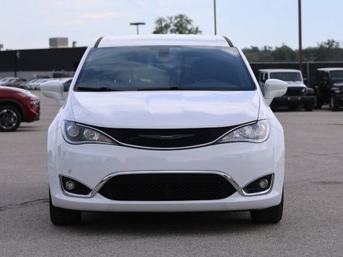 Used 2018 Chrysler Pacifica Touring Plus w/ S Appearance Package FWD image 2
