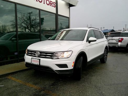 Used 2021 Volkswagen Tiguan SE image 2