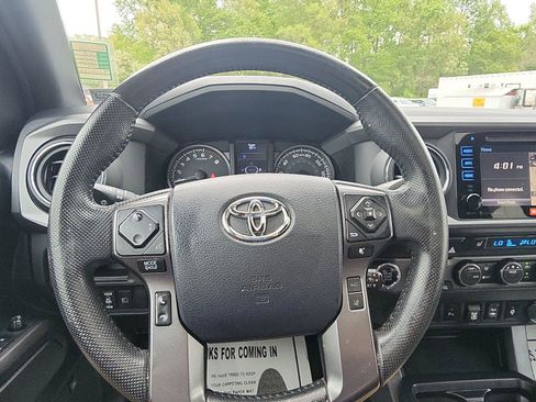 Used 2019 Toyota Tacoma TRD Sport image 15