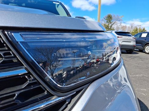 Used 2023 Ford Explorer XLT image 9