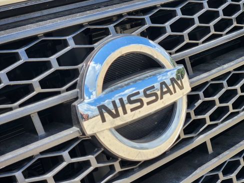 Used 2022 Nissan Titan SV RWD image 12