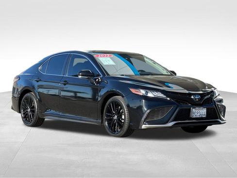 Used 2022 Toyota Camry XSE FWD image 7