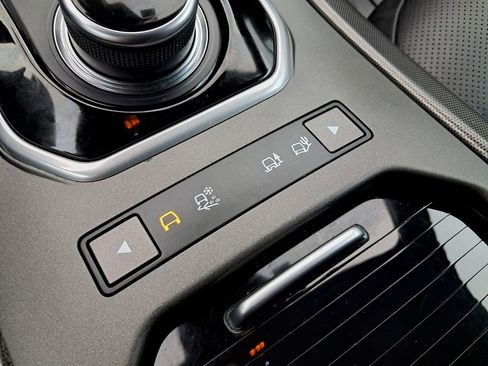 Used 2019 Land Rover Range Rover Evoque image 28