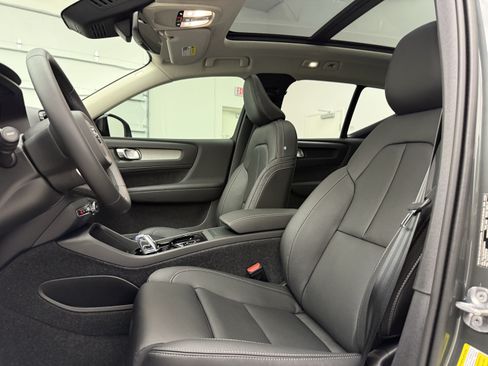 New 2026 Volvo XC40 B5 Plus w/ Climate Package AWD/4WD image 12