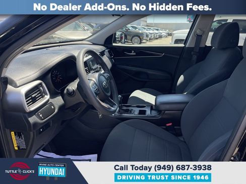 Used 2017 Kia Sorento FWD image 21