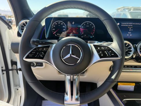 New 2026 Mercedes-Benz GLB 250 4MATIC image 9