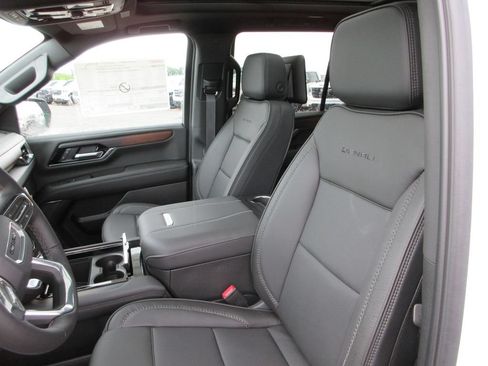 New 2026 GMC Yukon Denali w/ Denali Reserve Package AWD/4WD image 11