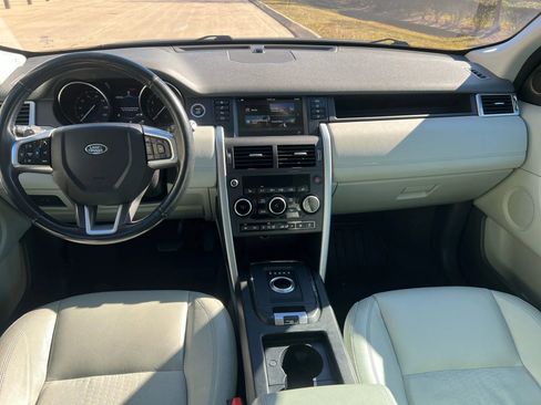 Used 2017 Land Rover Discovery Sport SE image 10