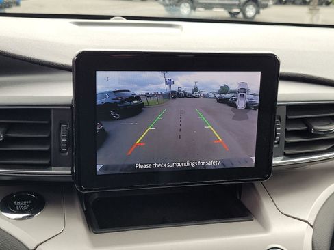Used 2023 Ford Explorer XLT w/ Equipment Group 202A AWD/4WD image 10