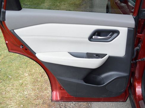 Used 2023 Nissan Rogue SL image 20