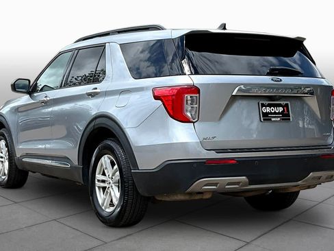 Used 2022 Ford Explorer XLT w/ Equipment Group 202A AWD/4WD image 12