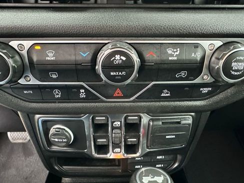 Used 2024 Jeep Wrangler Sport S image 33