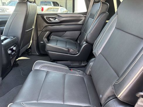 Used 2023 GMC Yukon SLT w/ SLT Luxury Package image 26
