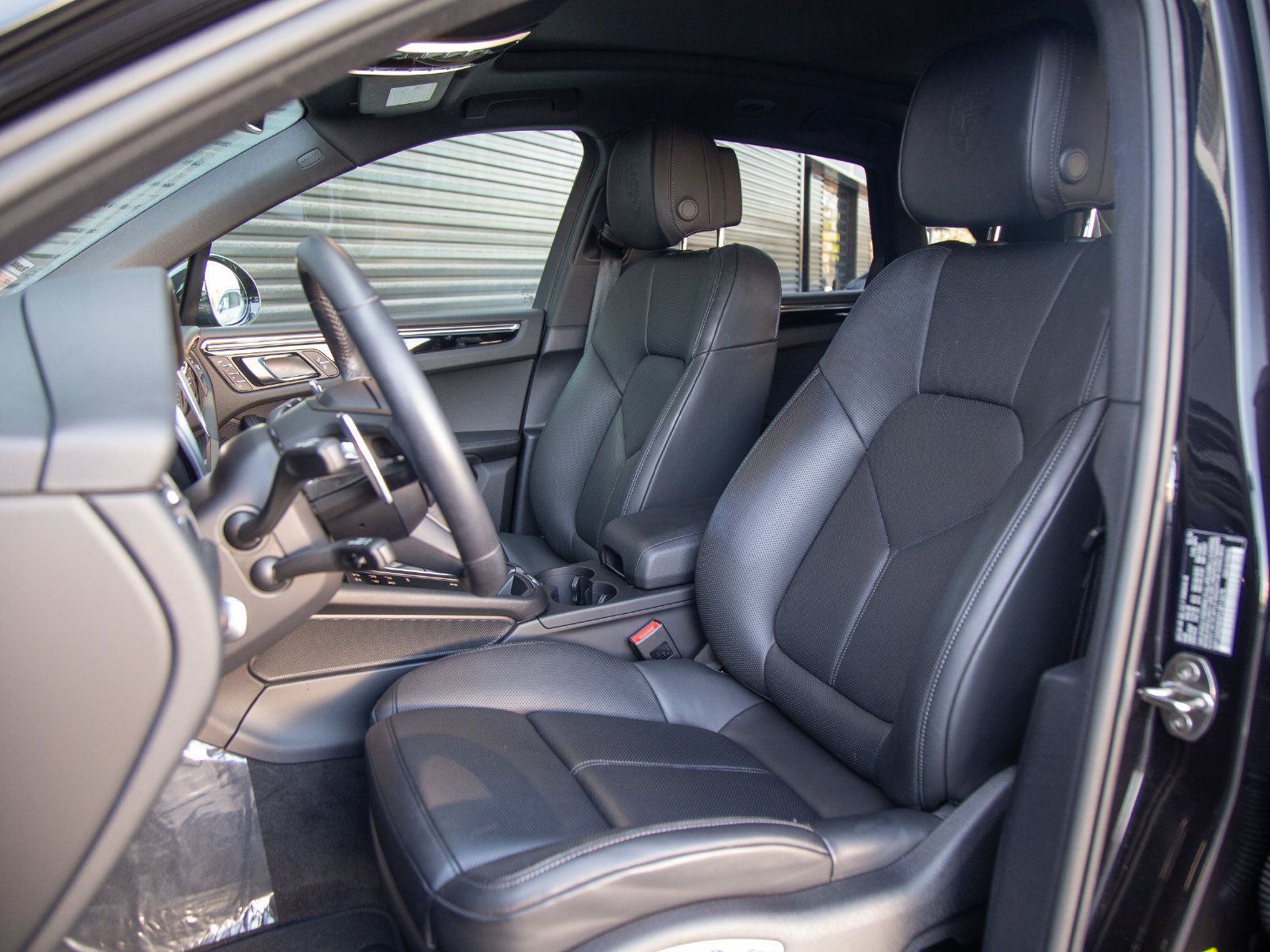 Certified 2026 Porsche Macan AWD/4WD image 5
