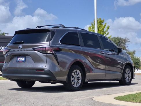 Used 2024 Toyota Sienna XLE FWD image 5