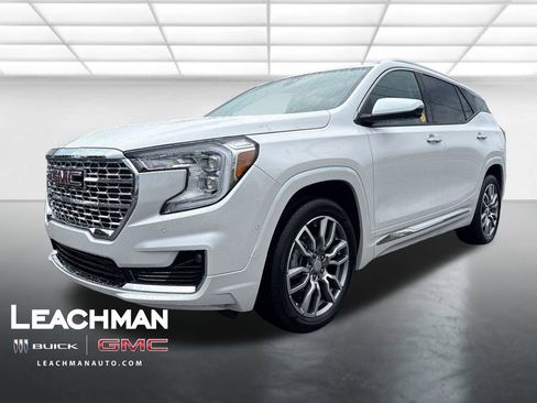 Used 2024 GMC Terrain Denali w/ Denali Premium Package AWD/4WD image 9
