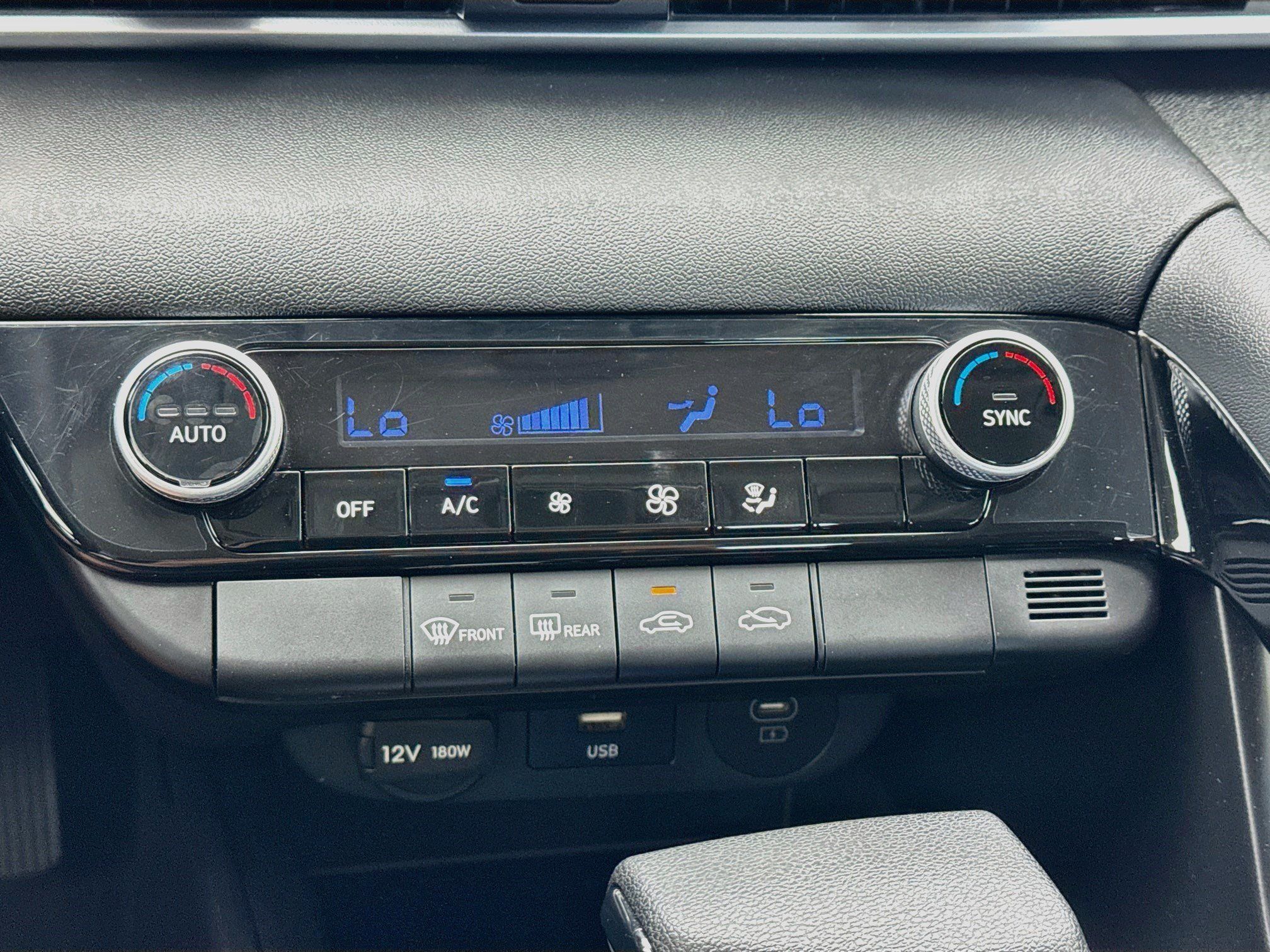 Used 2025 Hyundai Elantra Hybrid FWD image 12