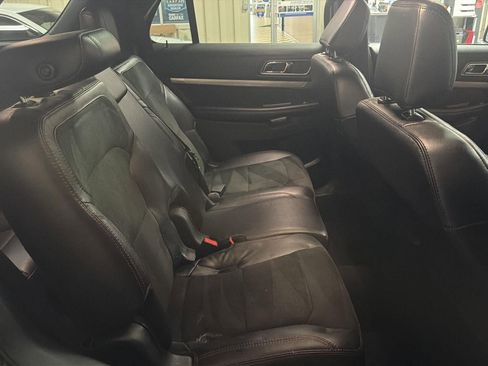 Used 2018 Ford Explorer XLT w/ Equipment Group 202A image 18