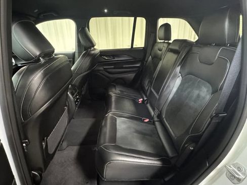 Used 2025 Jeep Grand Cherokee Altitude AWD/4WD image 29