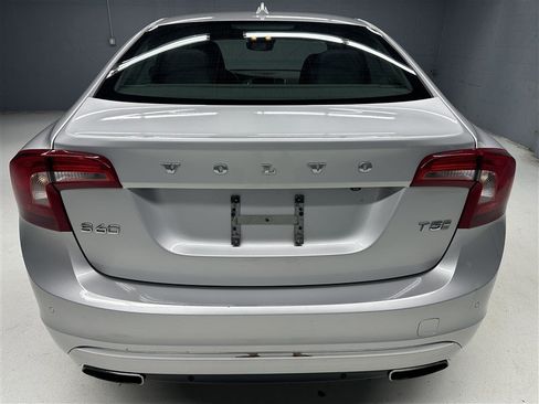 Used 2018 Volvo S60 T5 Inscription Platinum FWD image 6