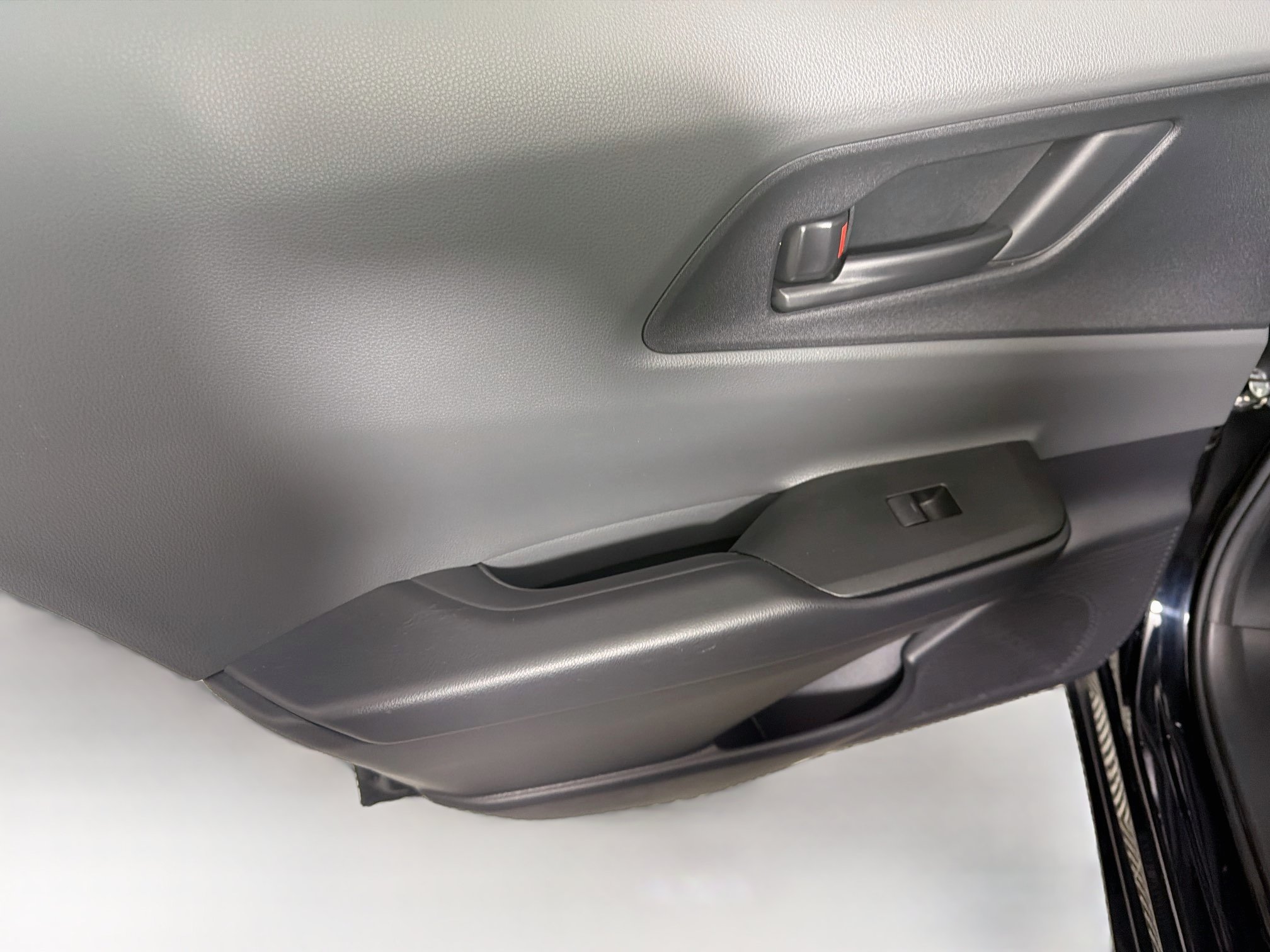 Used 2024 Toyota Prius LE FWD image 24