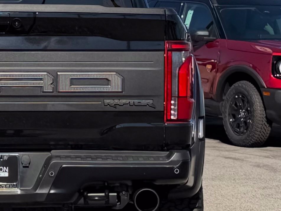 Used 2025 Ford F150 Raptor AWD/4WD image 11