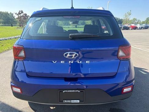 Used 2025 Hyundai Venue SEL FWD image 8