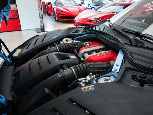 Used 2025 Ferrari Purosangue AWD/4WD image 29