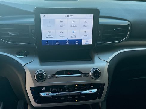 Used 2021 Ford Explorer XLT w/ Equipment Group 202A image 12