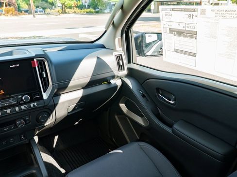 New 2025 Nissan Frontier SV w/ SV Convenience Package image 10