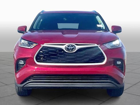 Used 2020 Toyota Highlander XLE image 4