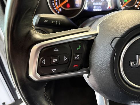 Used 2018 Jeep Wrangler Unlimited Sahara AWD/4WD image 16