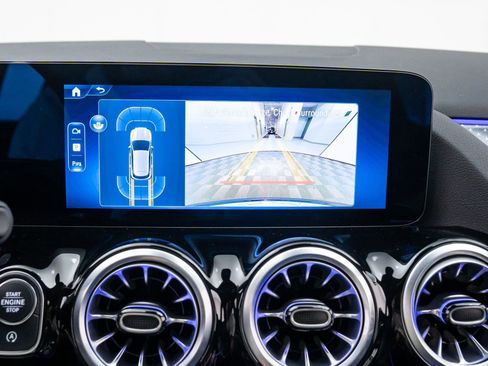 Used 2025 Mercedes-Benz GLA 250 4MATIC w/ Exclusive Package image 30