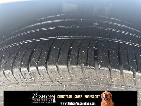 Used 2023 Buick Enclave Essence w/ LPO, Floor Liner Package AWD/4WD image 18