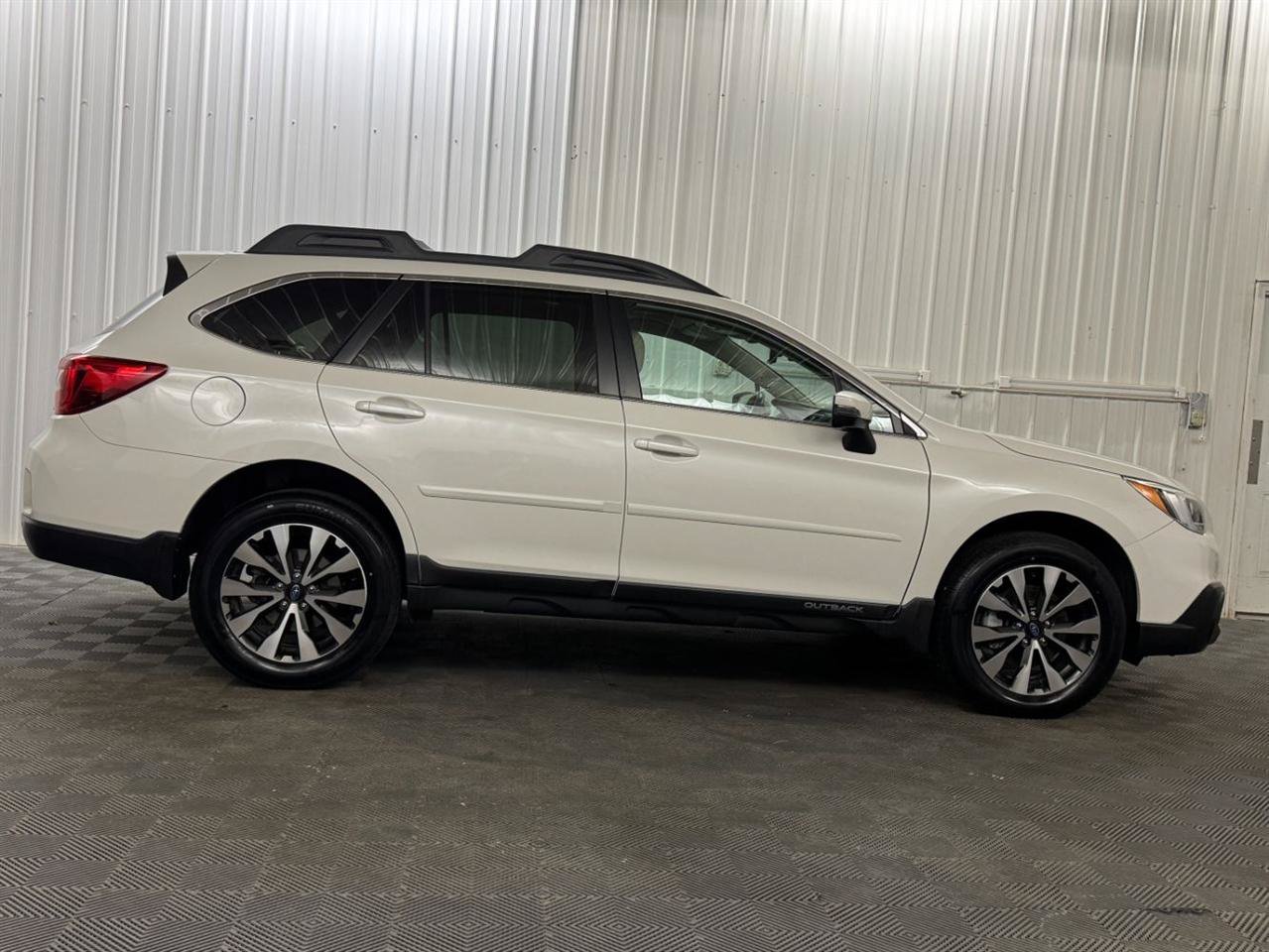 Used 2017 Subaru Outback 2.5i Limited AWD/4WD image 28