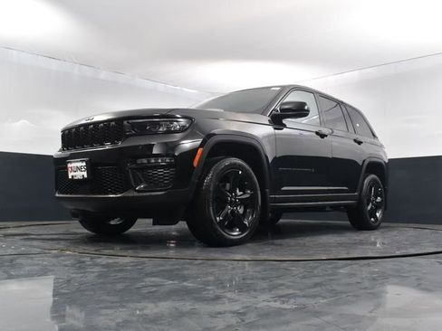 New 2025 Jeep Grand Cherokee Limited w/ Black Appearance Package AWD/4WD image 48