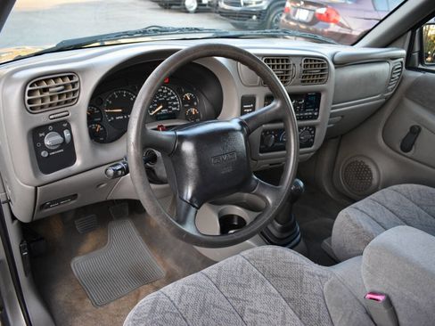 Used 2001 GMC Sonoma SLS w/ Hot Looks Pkg image 10
