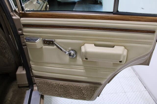 Used 1989 Jeep Grand Wagoneer AWD/4WD image 58