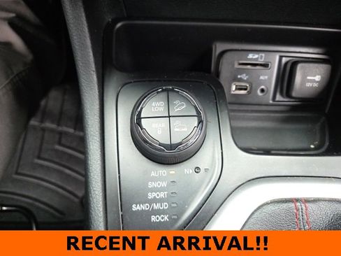 Used 2015 Jeep Cherokee Trailhawk w/ Cold Weather Group image 8