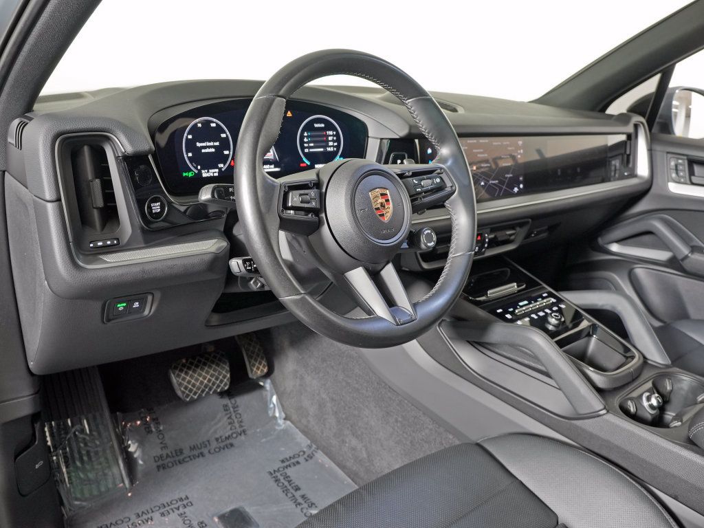 Certified 2024 Porsche Cayenne AWD/4WD image 4