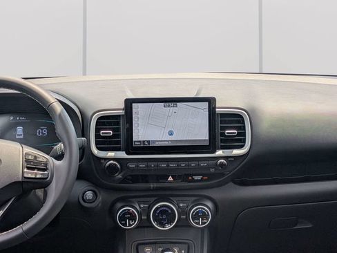 Used 2025 Hyundai Venue Limited FWD image 18