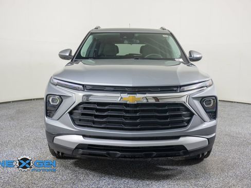 Used 2026 Chevrolet TrailBlazer LT AWD/4WD image 2