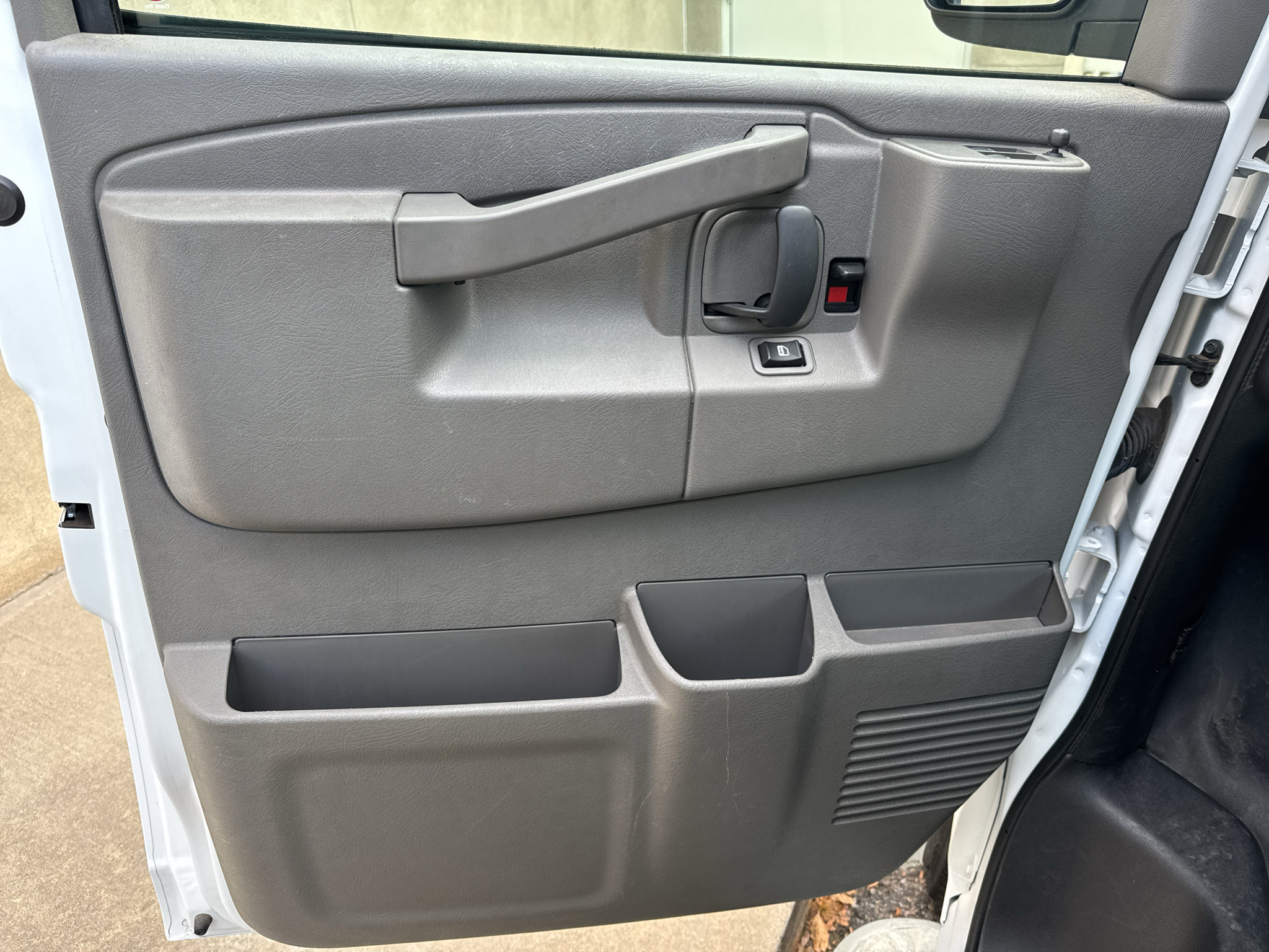 Used 2025 GMC Savana 2500 w/ Driver Convenience Package RWD image 18