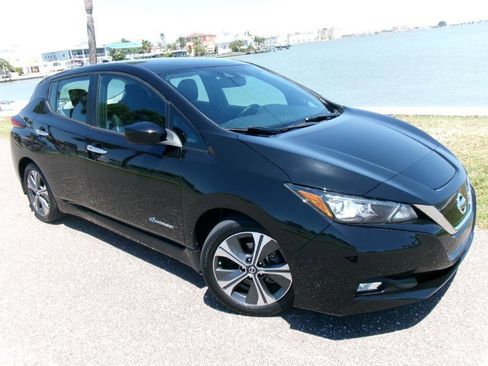 Used 2018 Nissan Leaf SV w/ SV Technology Package FWD image 15