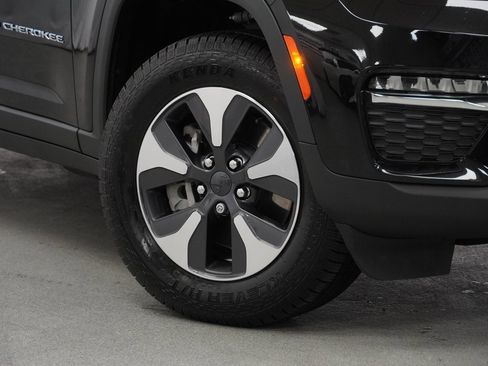 Used 2023 Jeep Grand Cherokee 4WD 4xe image 5