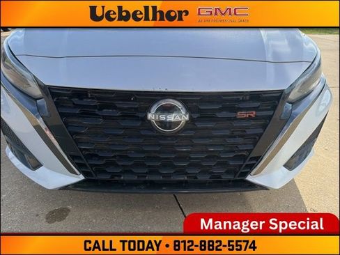 Used 2024 Nissan Altima 2.5 SR w/ SR Premium Package FWD image 9